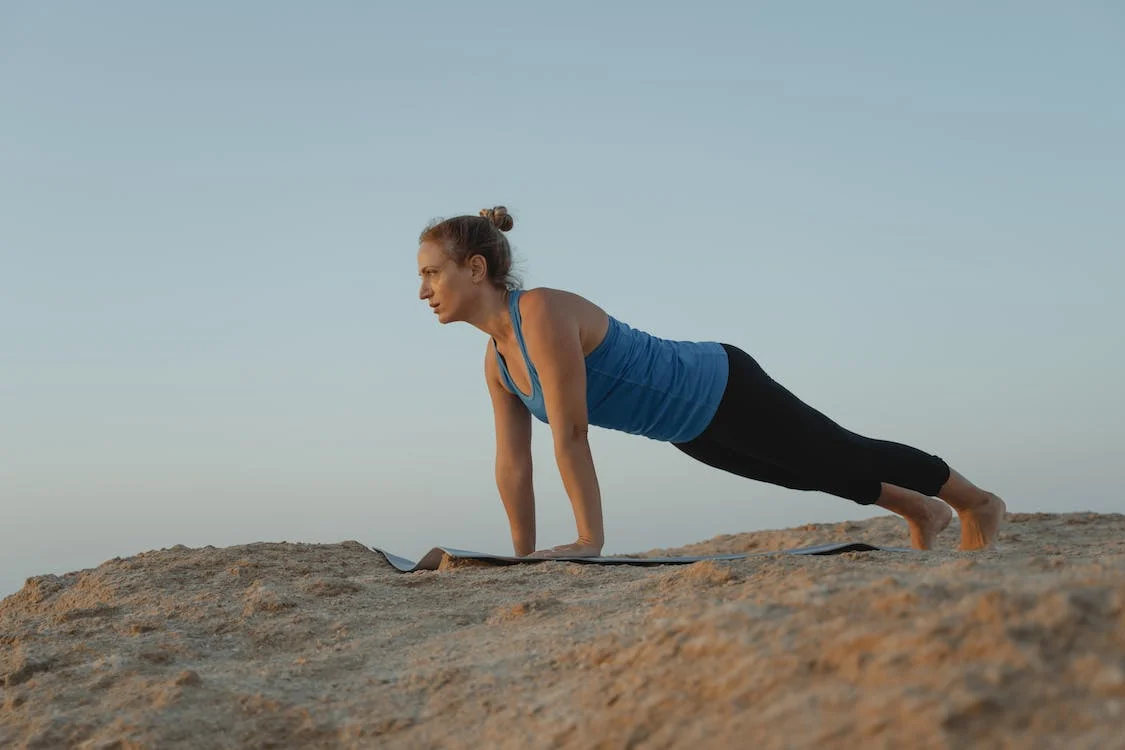 Confira cinco exercícios para fortalecer o core e melhorar a postura, treinos